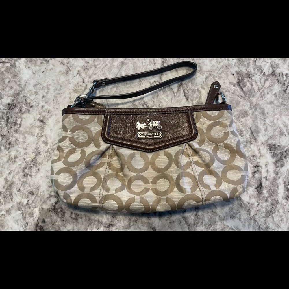 Excellent Condition Coach Wallet. No stains.